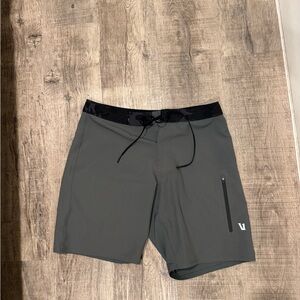 Vuori Boardshort - Men's Green 7 inch
